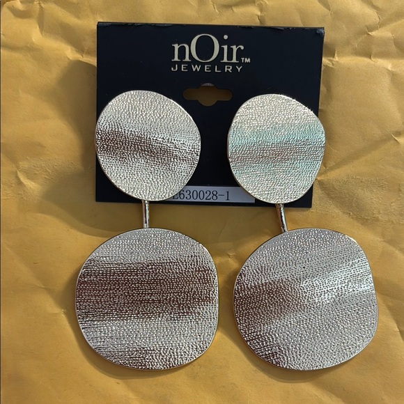 nOir Jewelry Jewelry - nOir Jewelry Silver Textured Earrings